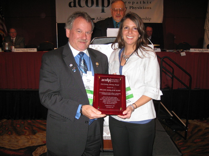 Dr. Giatis Accepts the ACOFP Advocacy Award